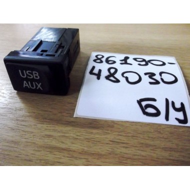 Адаптер USB AUX Б/У 8619048030